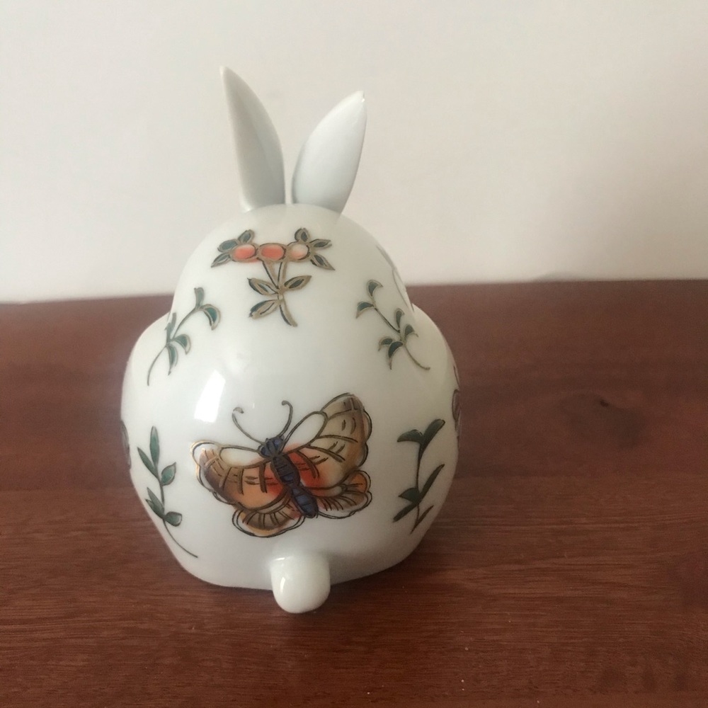 Imari Rabbit With Butterflies - Picture 8 of 15